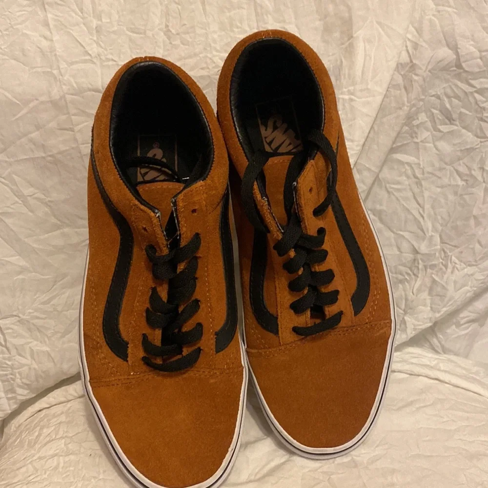 Vans - Picture 2 of 4